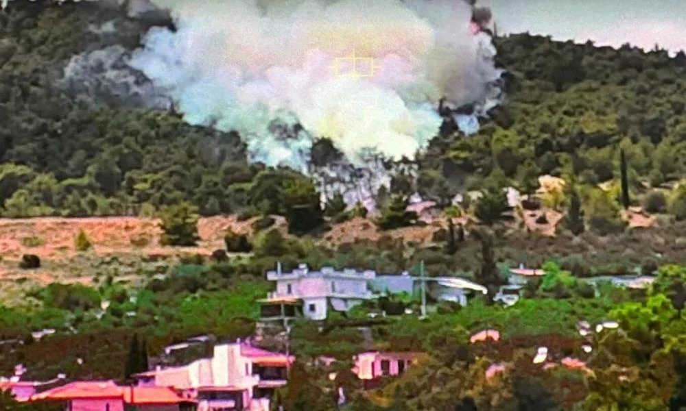 Φωτιά στα Γλυκά Νερά: Στο φως βίντεο - Η στιγμή που τρέπονται σε φυγή οι ύποπτοι εμπρηστές